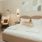Luxury With Hot Tub - The Nest דירה טיראנה