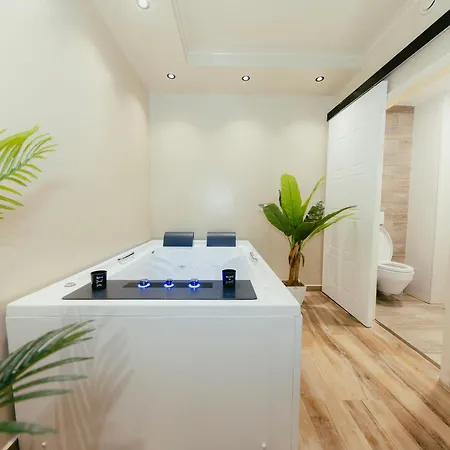 Luxury With Hot Tub - The Nest טיראנה