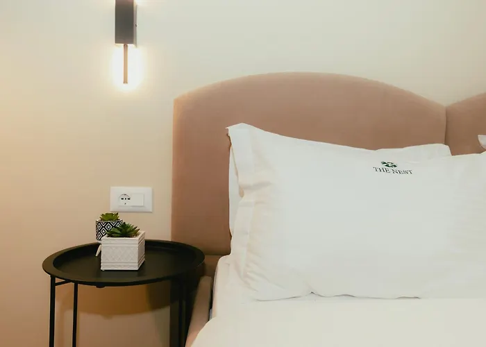 Luxury With Hot Tub - The Nest 아파트