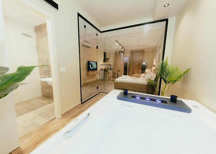 Luxury With Hot Tub - The Nest 아파트 *