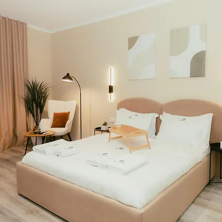 דירה Luxury With Hot Tub - The Nest