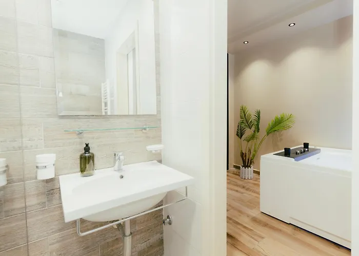 Luxury With Hot Tub - The Nest Lejlighed Tirana