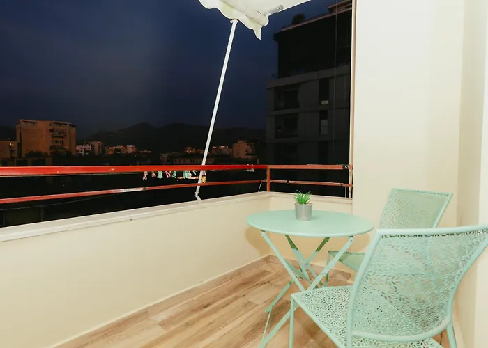 Luxury With Hot Tub - The Nest * 地拉那